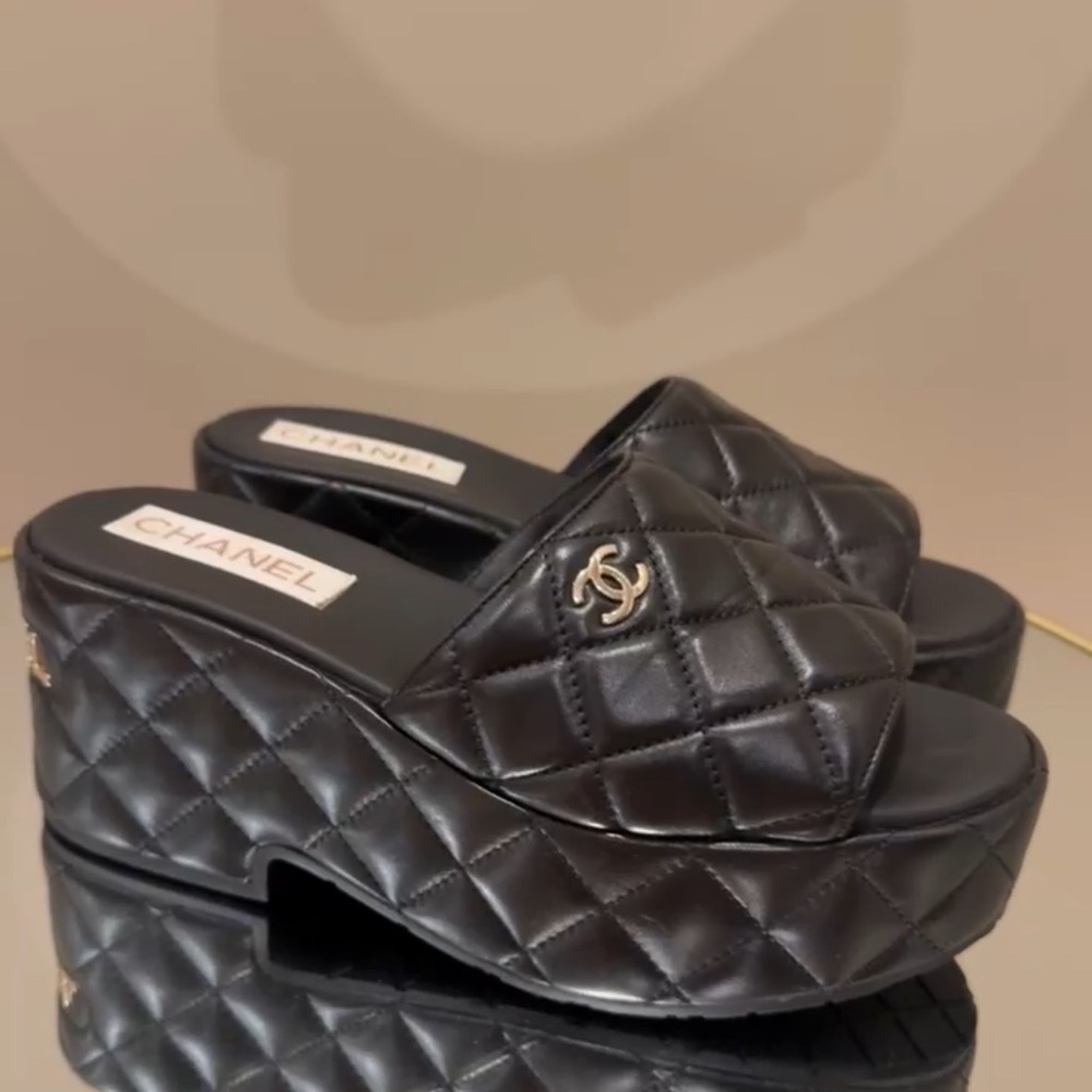 CHANEL DAD 23C Quilted Leather CC Logo Platform sandals slides mules sz 42 - Picture 9 of 17